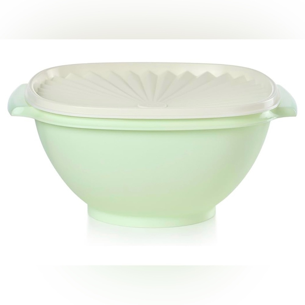 Tupperware Heritage Collection 11.75 Cup Bowl with Starburst Lid 2 Pack